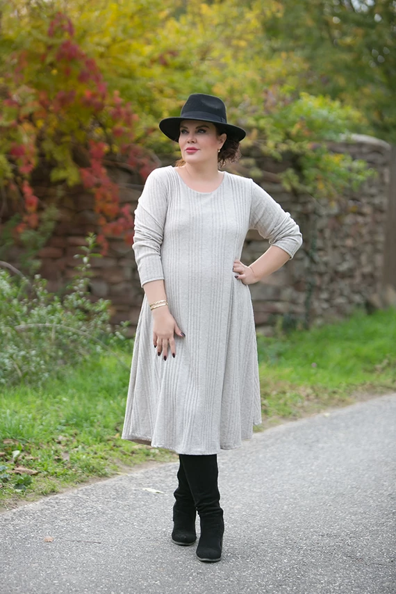 Bordázott anyagú ruha - bézs