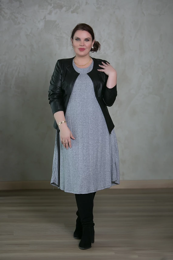 Bordázott anyagú ruha - szürke